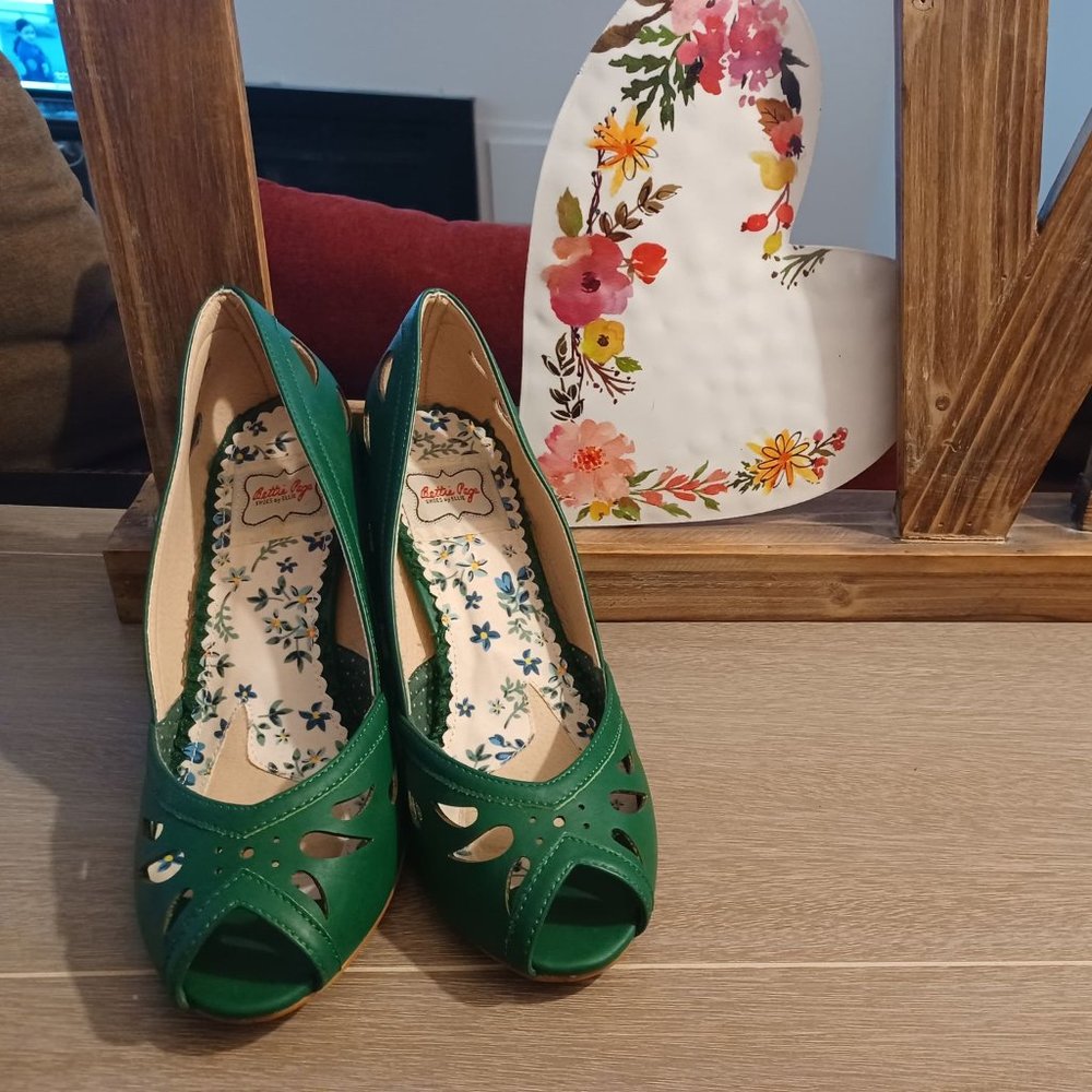 Bettie Page  Leatherette Peep Toe Pumps